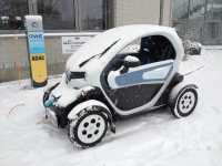 <p>Kostenloses laden während den Zeiten 9-17Uhr. Zwei Anschlüsse vorhanden.  Etwa 30 Minuten Geweg zum Zeitrum. Am besten vorher anrufen:  06321/890524. 1.Stock bei Herr Pickard anmelden. Er schaltet die  Ladestation frei und verleit ein Ladekabel mit Adapter  (Schukosteckdose).</p>